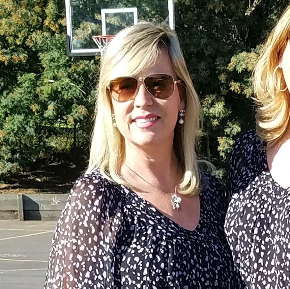 Meet your Posher, Christine - Picture 1 of 1